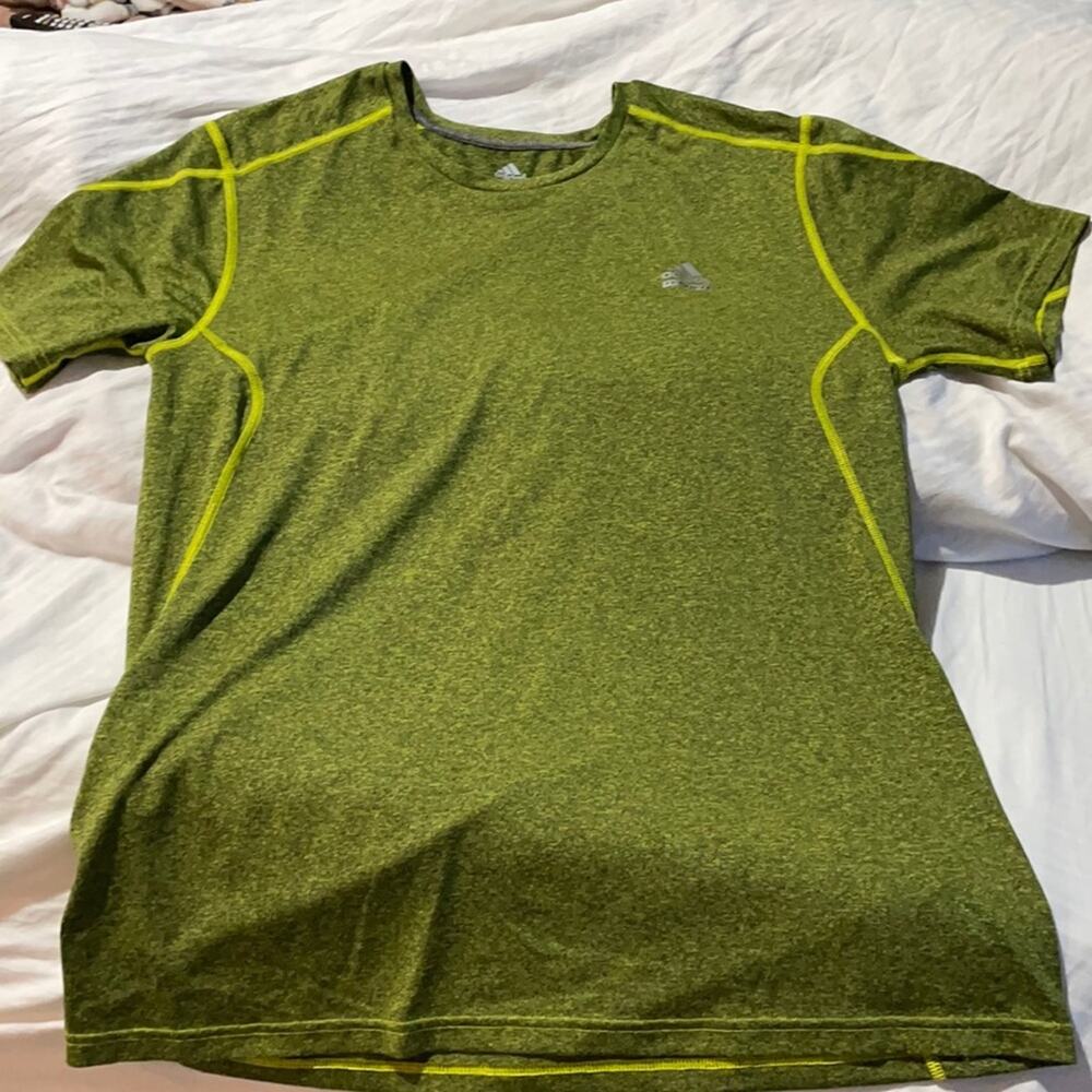 Adidas xl yellow lime black heather short sleeve t black stitching tech fit euc